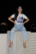 Cargar imagen en el visor de la galería, FRIDAY CITY VIEW WHITE T-SHIRT
