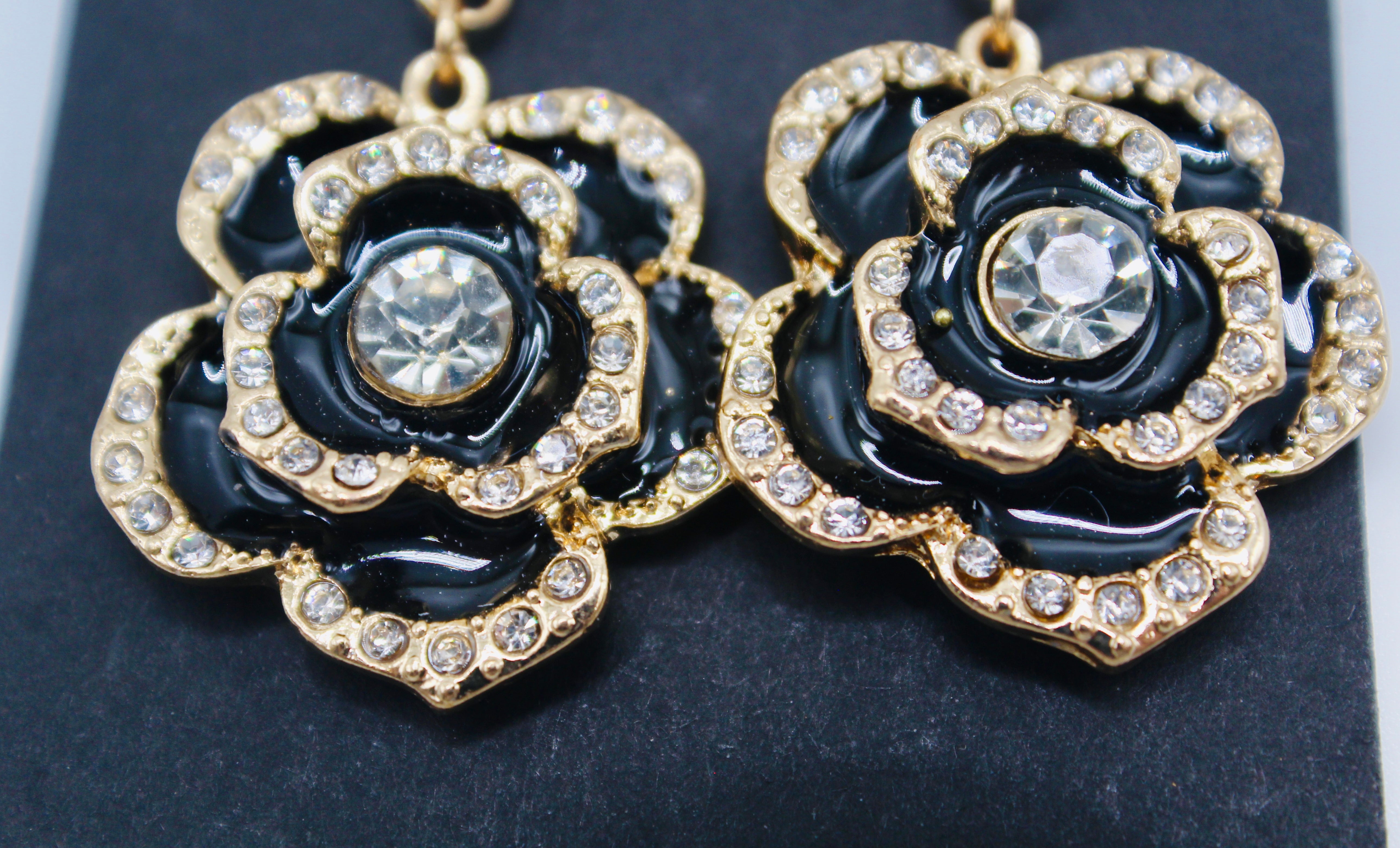 BLACK FLOWERS LIKE DIAMONDS EARRINGS