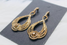 Cargar imagen en el visor de la galería, OVAL RHIME EARRINGS
