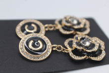 Cargar imagen en el visor de la galería, BLACK FLOWERS LIKE DIAMONDS EARRINGS
