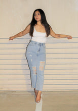 Cargar imagen en el visor de la galería, WHITE SLEEVELESS BUSTIER TOP
