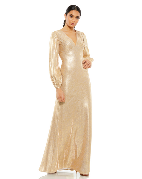 Stunning v-neckline long sleeve gown with matallic fabric – Lunas